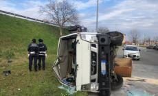 Paura in strada Baganzola, furgone precipita dal viadotto:  il conducente ferito è un 47enne  di Noceto