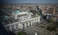 Passanti accoltellati per rapina a Milano. Preso un uomo