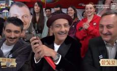 Antonello Venditti chiama Fiorello in diretta: "Auguri a tutte le donne del mondo" - Video 