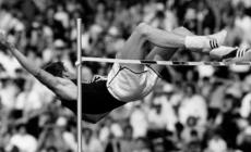 Morto Dick Fosbury, l'uomo che rivoluzionò il salto in alto