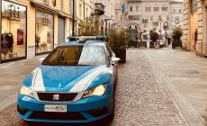 54 enne ritrova un portafogli con 600 euro e lo consegna alla polizia. Soldi e documenti restituiti ad un 89enne