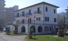 Artisti non vogliono esibirsi a Villa Mussolini: polemica a Riccione. Il Comune: "Non risulta" 