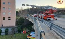 Savona, ladro si getta dal viadotto per sfuggire alla polizia 