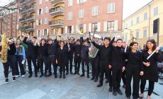 Piazzale Boito, va in scena la musica: flash mob degli studenti del Conservatorio - Video