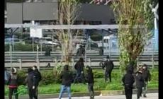 Scontri fra tifosi di Roma e Napoli nell'area di servizio in A1: in corso 33 perquisizioni