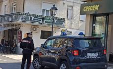 Nella cassaforte nascondeva cocaina, bilancini e soldi di Colombia e Venezuela: 59enne arrestato a Quattro Castella