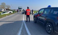 Schianto tra auto alla rotatoria, tre feriti. Rallentamenti  sulla provinciale per San Secondo