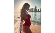 Diletta Leotta incinta: foto su una spiaggia, migliaia di like e commenti su Instagram