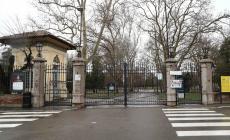 Forti raffiche di vento, gran lavoro in città e provincia per i vigili del fuoco. Chiusi Parco Ducale e Cittadella
