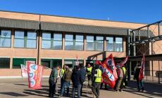 Cobas, proteste davanti alla sede dell'Iren: "Un contratto idoneo per i lavoratore delle cooperative"