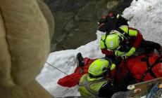 Motoslitta nel torrente a Cervinia, tre persone in gravi condizioni
