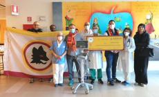 I tifosi della Roma e una cittadina donano un monitor per i bambini della Pediatria d’urgenza del Maggiore