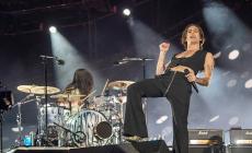 Molestie sul palco: Damiano dei Maneskin toccato nelle parti intime da una fan: il video