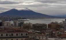 Pazzo meteo, Pasqua con il Vesuvio imbiancato. Neve all'Abetone e sul Monte Amiata. Ma da martedì torna il caldo