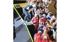 Pace fatta Ramazzotti-Croce Rossa: "Nessuna accusa, era ironia" - Video