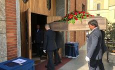 Milano, l'ultimo saluto a  Giorgio Torelli: alla cerimonia funebre il coro diretto dal figlio Stefano. Don Pinna: "E' stato un giusto"