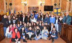 Le classi V E e III L del liceo classico e linguistico Romagnosi in municipio - Foto