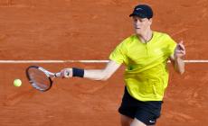 Torneo di Montecarlo, Sinner batte facilmente Musetti in due set nel derby italiano e va alle semifinali
