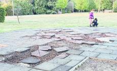 Via Bizzozero: pericolo e incuria nell'area giochi per i bambini