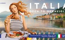 Venere influencer che mangia la pizza: è bufera sulla pubblicità all'Italia