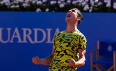 Barcellona, Alcaraz batte Tsitsipas  in due set