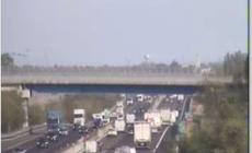 Incidente in A1: fino a 3 chilometri di coda fra Campegine e Reggio nel pomeriggio. In Autocisa, pioggia fra Berceto e Pontremoli