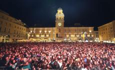 Il 25 Aprile a Parma, piazza Garibaldi piena per il concerto dei Coma_Cose - Foto 