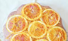 Arance e albicocche, una torta soffice ideale per la colazione 