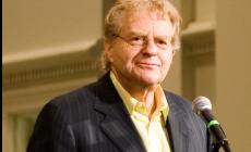 Addio a Jerry Springer, il re della tv spazzatura Usa