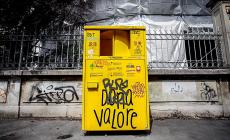 La neonata trovata in un cassonetto a Milano, partorita già morta
