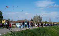 Aquiloni e giochi di una volta. Coenzo saluta la primavera - Foto