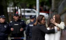 Strage in una scuola di Belgrado: studente 14enne spara e uccide otto allievi e un guardiano dell’istituto