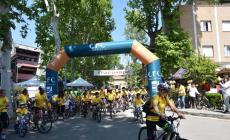 «Polverosa», bella partenza con la pedalata godereccia