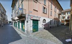  Tentato stupro: 24enne aggredita in centro a Pavia mentre torna a casa. I passanti la salvano 