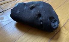 Pietra cade dal cielo su una casa, forse è un meteorite: choc nel New Jersey