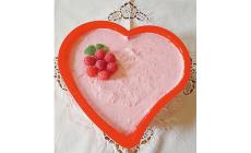 Per le mamme un  cuore di lampone: una torta dolcissima