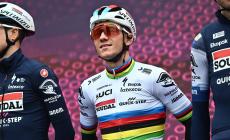 Evenepoel positivo al Covid. La maglia rosa si ritira dopo la vittoria