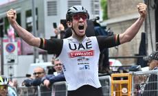 Giro d'Italia: Ackermann vince in volata la decima tappa. Thomas resta in maglia rosa