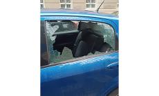 "Vandali di macchine: così mi sono ritrovata l'auto sotto casa  in via dei Farnese"