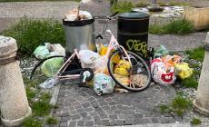 Inciviltà, un nuovo record in borgo del Naviglio, segnalazioni da diversi cittadini