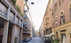 Omicidio in centro a Bologna, uomo ucciso a coltellate