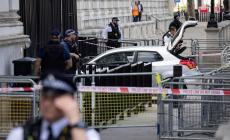 Si schianta con l'auto contro i cancelli di Downing Street: arrestato