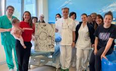 Ospedale di Vaio, un quadro in dono &egrave; il &ldquo;grazie&rdquo; di Kiara Fontanesi all&rsquo;Ostetricia 