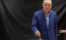 Erdogan vince le elezioni con il 52,1% dei voti