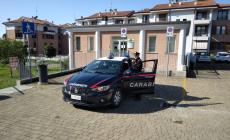 Alcol e musica, finita la serata tre giovani danneggiano e derubano le auto in sosta: denunciati