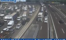 L'A14 chiusa a Bologna per un incidente tra 3 camion in direzione dell’allacciamento con l’A1 

