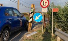 Automobile s'incastra sul ponte sullo Stirone a Carzeto
