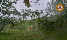  Varsi,  si infortuna mentre guida una moto da enduro:  recuperato dal Soccorso alpino con l'elicottero