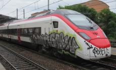 Treni, quando anche lo «svizzero» viene imbrattato - Le foto