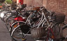 Ennesimo furto di bicicletta: incastrato dalle telecamere